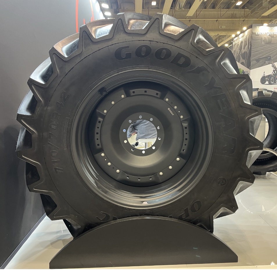Peneumatico e Cerchio per Trattore FierAgricola 2024 | Titan